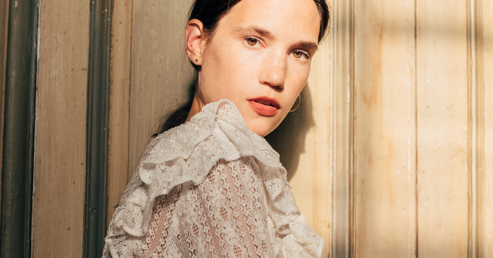 VogueFrance's tweet photo. Romantique, comfy, workwear ou carrément néo-bourgeoise... Cette saison, La Redoute Collections dévoile un dressing qui mixe basiques mode et pièces fortes
@LaRedouteFr
https://t.co/3HDkh21ICt https://t.co/Eud3A9XEtX