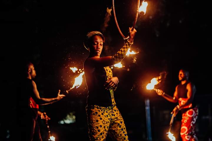 MxBenSpiller's tweet photo. It's me birthday today (42 - oooooo!!) - come celebrate with me, if you fancy, at @1623theatre's online Autumn Bonfire featuring poems and songs, and an amazing new fire show MULILO by @CircusZambia1 - all part of @HeadlongTheatre's #SignalFires Festival. 🔥🔥🔥 #Mulilo photos ⬇️ https://t.co/4ynVCYYAgR