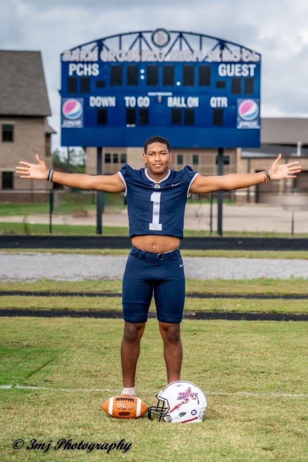 mrscourtneeeeee's tweet photo. It’s @JayT_4’s last high school football game. 🥺 Come out & support PC @ 12 Noon at Cramton Bowl. #TBNation #BeatJD #TeamHolliwood #1ismyguy #proudmama #bittersweet https://t.co/yQSHgaJ84E
