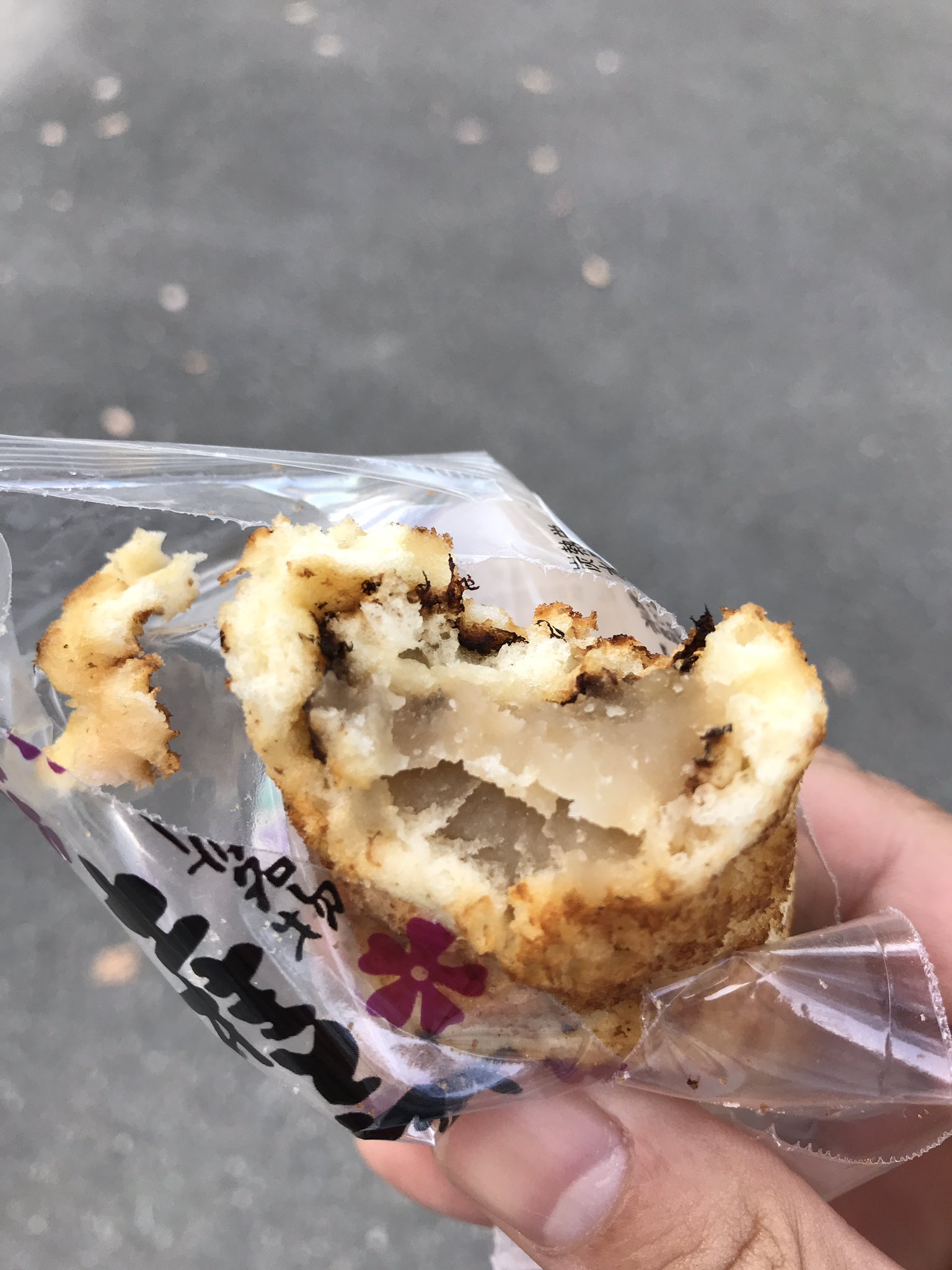 真也 徳島県 阿波市 阿波名物 土柱とらまき うまい 白餡 みたいな餡が良い まわりの皮も手作り感満載で 少し焦げた味が所々 それが良い 珍しいのありがとう 徳島県 阿波市 土柱とらまき T Co Evrmejli Twitter