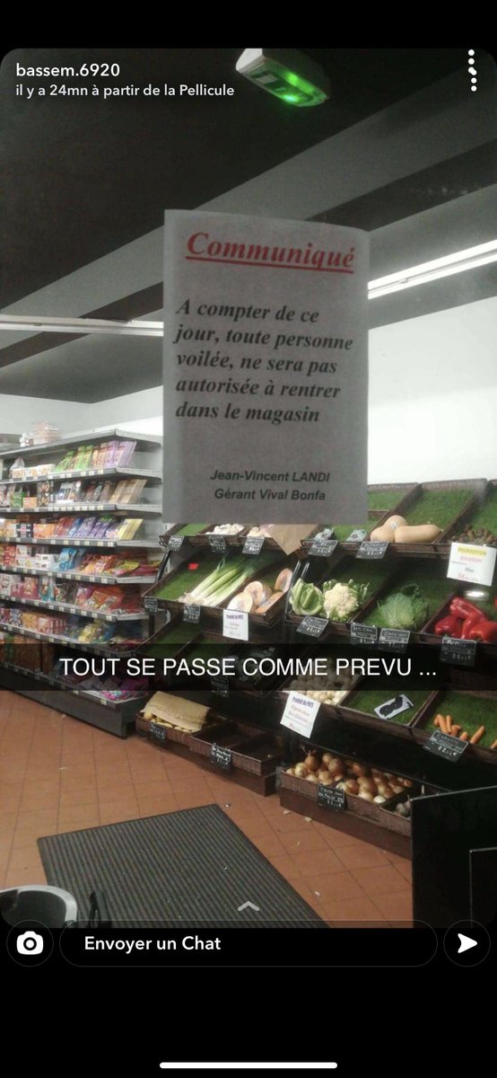 Islamrat's tweet photo. Vival Geschäft in Nîmes 🇫🇷 will nichts mehr an Frauen mit Kopftuch verkaufen. Dies weckt Erinnerungen an dunkle Zeiten im Nachbarland. Ob das auch von der #Meinungsfreiheit gedeckt ist? #StopMacron

https://t.co/V7L9dcRoeP https://t.co/AAW1r8UeYj