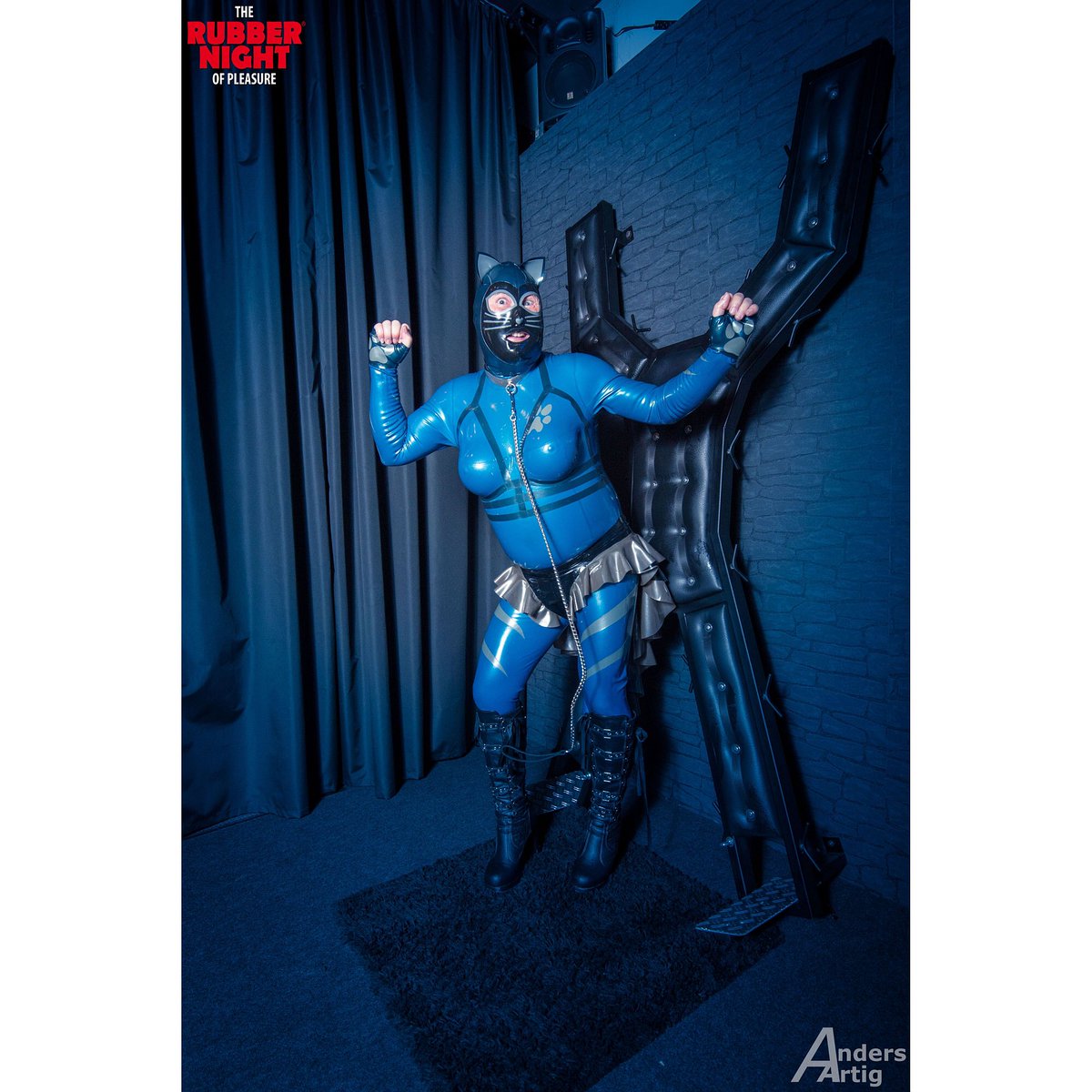 Katzentatze1963's tweet photo. Can you be angry with this cat for anything? 🙂 I'm miss the kinky events, you too?
#feiticomask #fantasticrubber #latex #shooting #Cat #edelmetallounge #metallgeyer #bedostudios #rubbernight #latexfun #latexcat #Katzentatze #latexcatsuit #latexfetish #latexmodel #latexclothes https://t.co/EKcloJ6Kgi