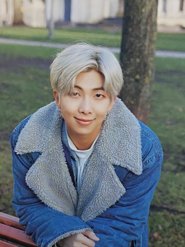 KIM NAMJOON IS ONE OF A KINDALWAYS HAVING THE BEST N MOST COMFORTING WORDS FOR EVERYONE, HE MIGHT BE A CELEBRITY, BUT HE IS JUST ANOTHER HUMAN BEING LIKE US WHO ALWAYS WISHES THE BEST N ROOTS FOR EVERYONE FIGHTING THRU THE TIMES, THE REASON FOR MANY TO HOLD ON TO DEAR LIVES