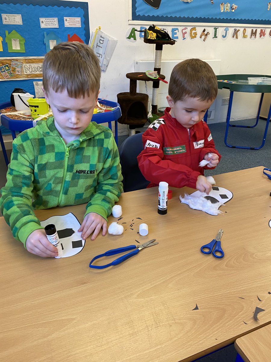 mrsmcbride1's tweet image. We had fun making cute fluffy ghosts in P1 today! @p1_MissMarshall