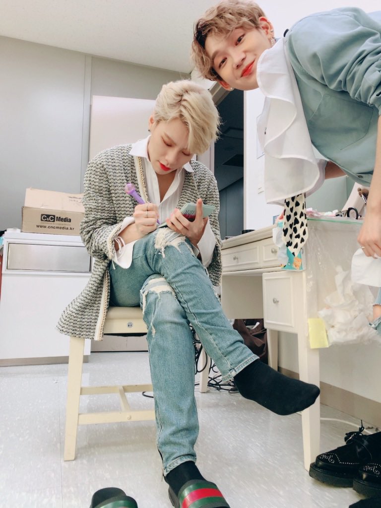 akariNFTf50's tweet photo. เป็นดูโอ้หรือเป็นแฟนกันค้าาา #JBJ95_2ND_ANNIVERSARY https://t.co/XxF44ZBvBf