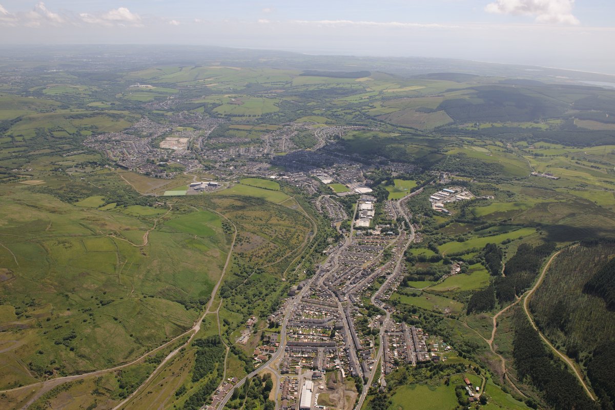 This view looks south down the Llyfni Valley, towards #Nantyffyllon β birthplace of J. J. Williams β with #Maesteg beyond. In the centre of the bottom of the photograph is @NantyffyllonRFC
Photo: Toby Driver, @RC_Survey, June 2015
https://t.co/Ur9530fvTW
#ExploreYourArchive https://t.co/vjYLmxA82E