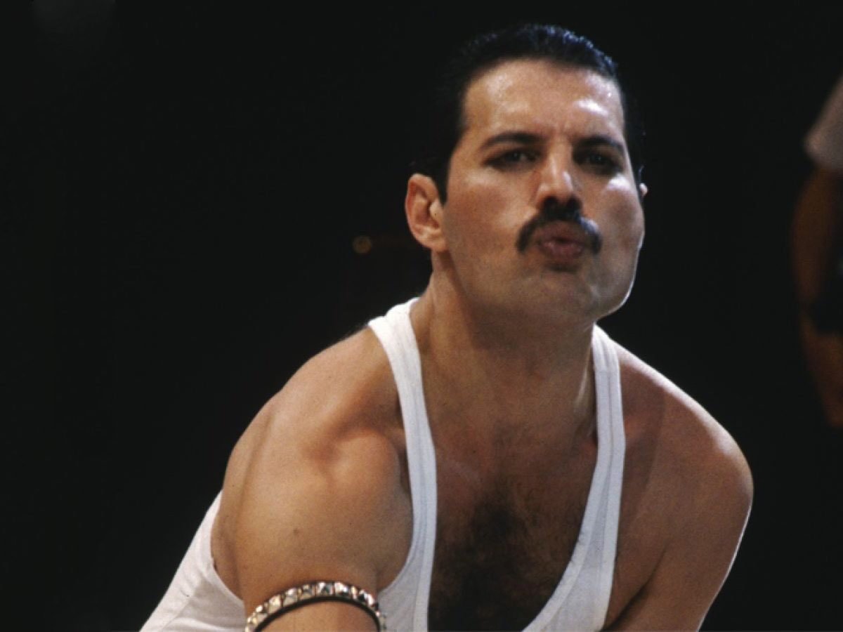 Men who look hot with just a mustache:1) Cary Elwes2) Freddie Mercury3) ???