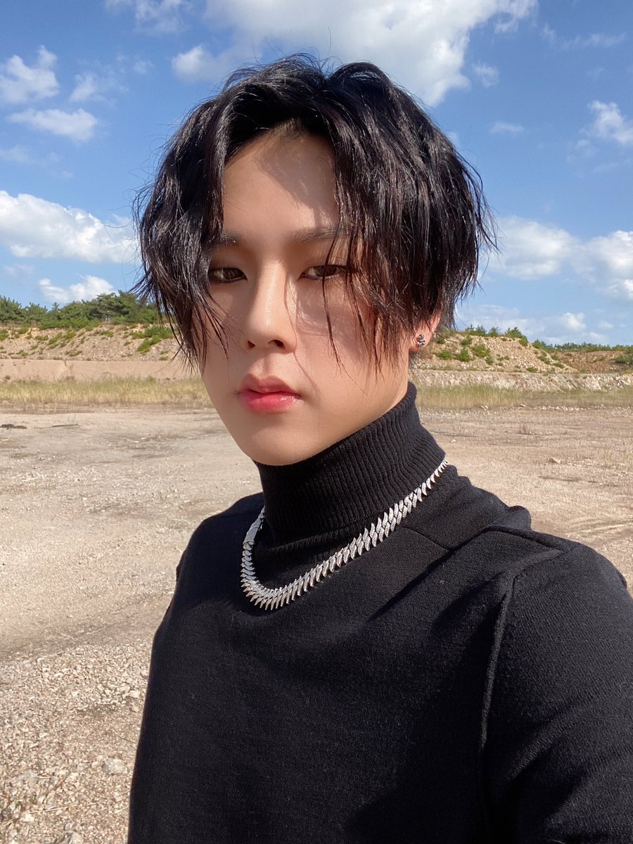 OfficialMONSTAX's tweet photo. Smoky🖤 #주헌 https://t.co/aHs4ptGg3w