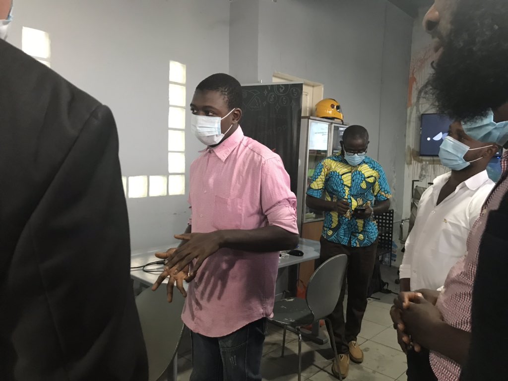 ActivSpaces's tweet photo. Petite présentation rapide de quelques startups à Son excellence Madame l’ambassadeur d’Allemagne au Cameroun. Parmi les startups nous avons @Elam_Cameroon @dastudy19 @sabfood_CM @ClinicAgro @ColorfolApp 

#Allemagne 🇩🇪 #Cameroun  🇨🇲 https://t.co/gAesZ1X3DW