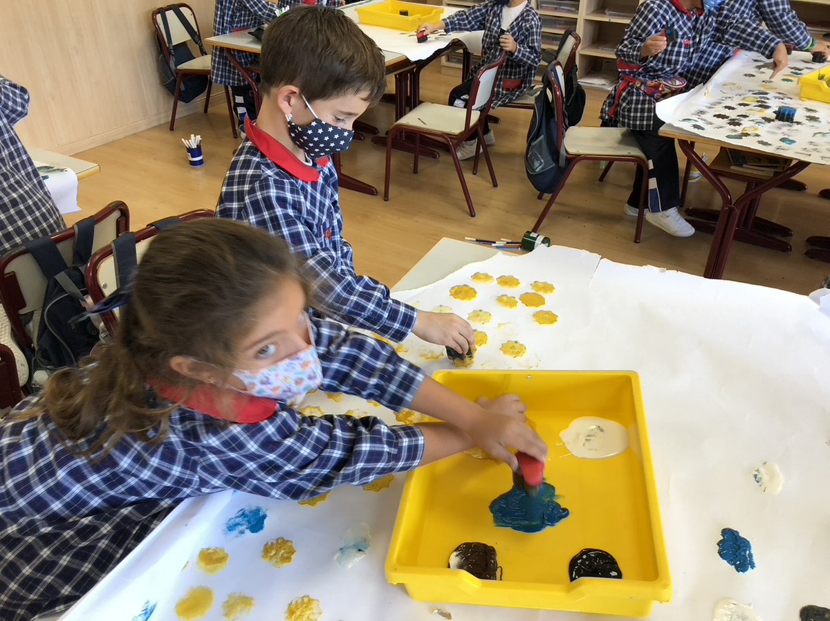 ColegioSalliver's tweet photo. Una tarde de pintura siempre es un buen plan para los más pequeños de #primaria

#arts #pequeñosartistas #crecerenconfianza https://t.co/DjPkbKdEAN