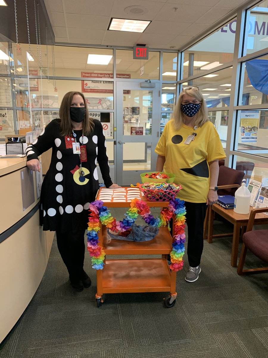 cheriltravis's tweet photo. @NanceElementary @PennyB84 We handed out some tricks and some treats this morning to the AWESOM NES staff! https://t.co/9GeuqT55dJ