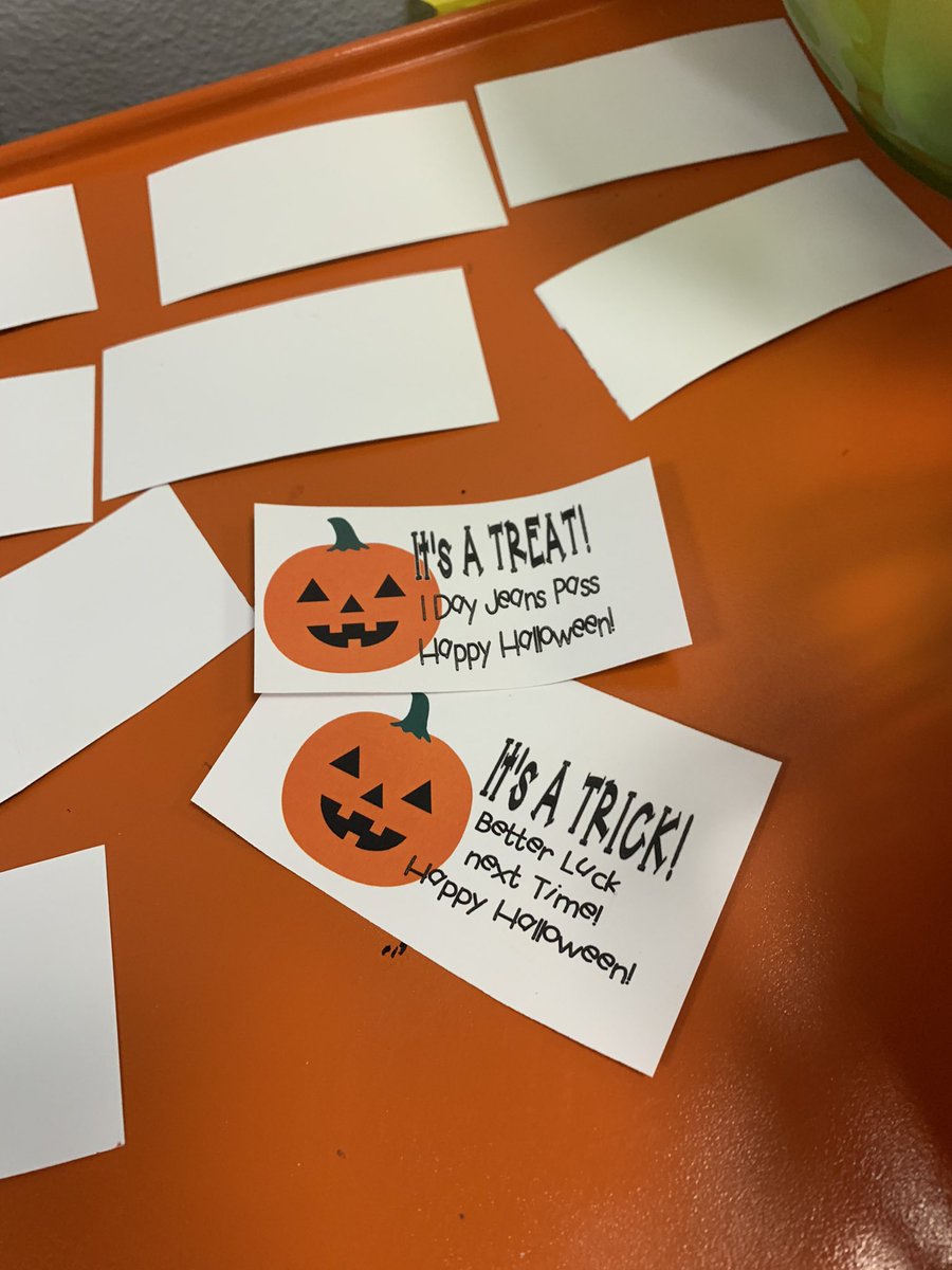 cheriltravis's tweet photo. @NanceElementary @PennyB84 We handed out some tricks and some treats this morning to the AWESOM NES staff! https://t.co/9GeuqT55dJ