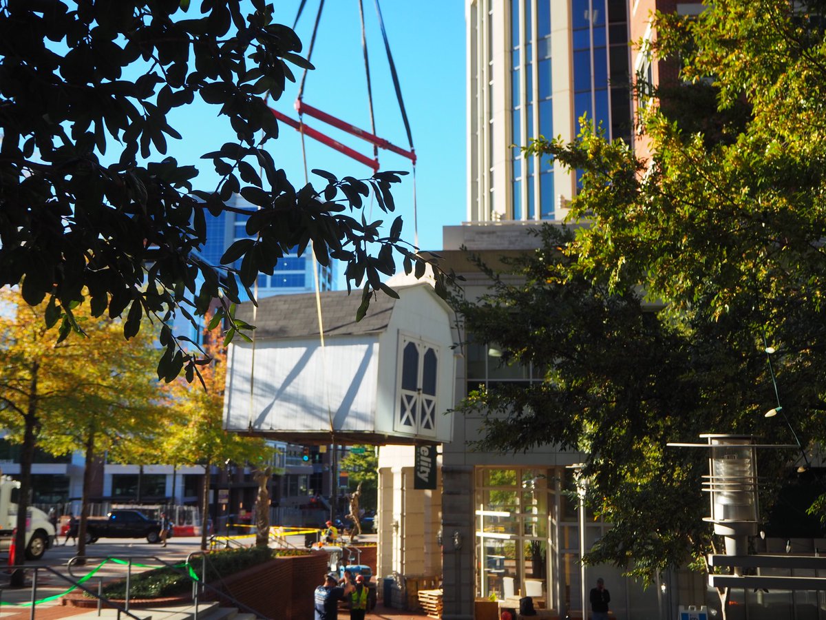 gvilleevents's tweet photo. 🏗❄️⛸ Crane you believe it?

United Community Bank Ice on Main is almost here! Admission is limited. Purchase your tickets in advance at https://t.co/VdbbqCqqit https://t.co/SNiAgFSoCi
