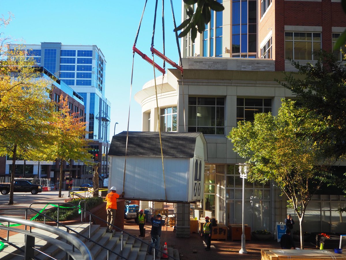 gvilleevents's tweet photo. 🏗❄️⛸ Crane you believe it?

United Community Bank Ice on Main is almost here! Admission is limited. Purchase your tickets in advance at https://t.co/VdbbqCqqit https://t.co/SNiAgFSoCi