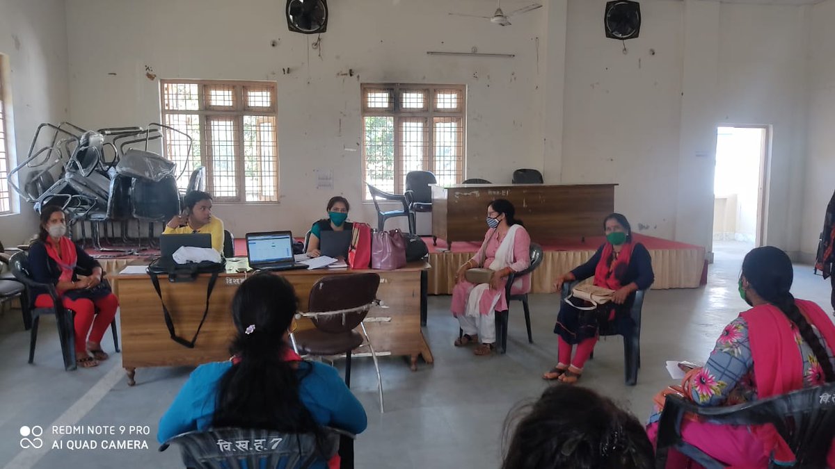 M950752's tweet photo. Block office haldwani visited with self help group member's for bank sakhi &amp; I'd applied https://t.co/cy8gLQ1vLz