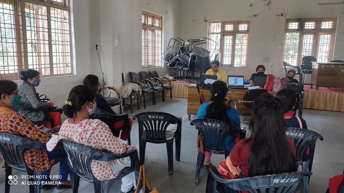 M950752's tweet photo. Block office haldwani visited with self help group member's for bank sakhi &amp; I'd applied https://t.co/cy8gLQ1vLz
