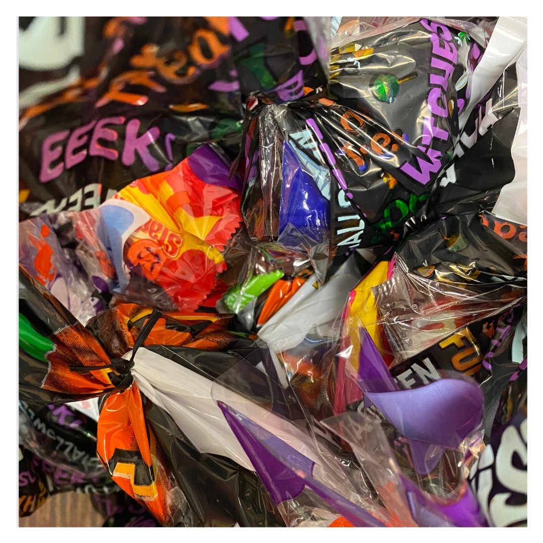 uvawstudentrec's tweet photo. SPOOK WEEK // 

TRICK OR TREAT!! We have TONS of candy bags to hand out, so make sure you find us around campus or on the 3rd floor of the student center atrium to get yours today!! https://t.co/2NSF4VdAvB