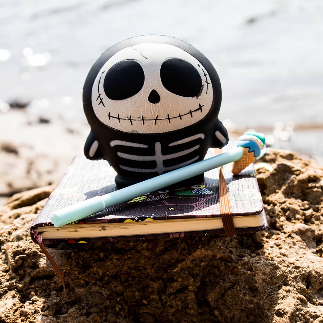 CherineOlivier's tweet photo. The little ghostwriter looking for inspiration.
#writersofinstagram #authorshoot #authorsofinstagram#author #ShadowLove #inspiration #sunnyday #writingcompanion #halloweenshoot #photography #halloween #authorfun https://t.co/o6xmdZhUF5