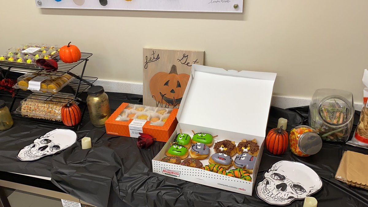 rhbelcher's tweet image. Can always count on the children’s hospital to be decked out for Halloween #vch #vcsc