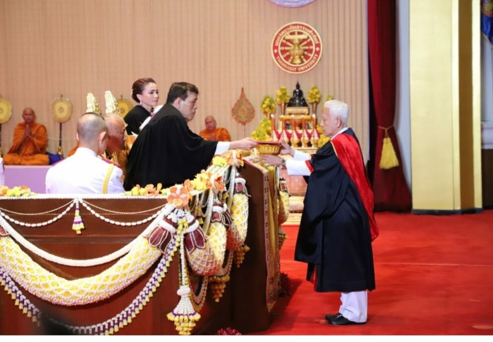 boonsueb9's tweet photo. #ความภาคภูมิใจสูงสุด 
#ขอแสดงความยินดีกับบัณฑิตใหม่ https://t.co/R9Fht577gF