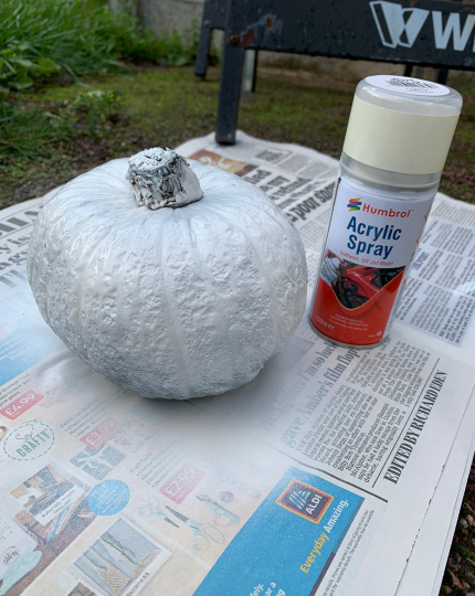 Already tired of an orange pumpkin? Our aerosols work really well on real or fake versions! 

#halloween #creative #decorate #spray #aerosols #colour #pumpkin