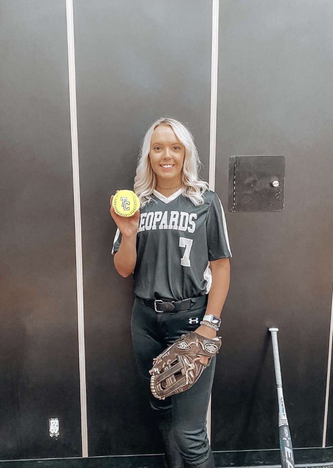 m_vandenbout21's tweet photo. After a long and thoughtful process, I have decided I will be continuing my educational and softball career at Temple College! Thank you to my coaches, family and friends for supporting me throughout this process. Can’t wait to be a Leopard! #yahleps 🐆 https://t.co/gsRJAOJoos
