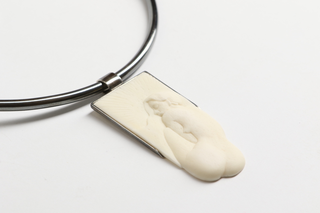 artgalleryputti's tweet photo. Latvian contemporary jewellery artist Maija Vītola - Zitmane (brand "Maija Vītola"). The jewellery created by Maija is characterized by subtle handwork and a delicately intimate message. 
Read more: https://t.co/4gZN9uCU4Z https://t.co/gEIr7iAJBY