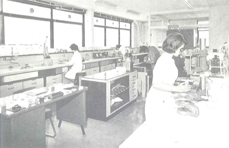 #DidYouKnow? After several years of technical experiments and tests with professionals in the #Wine industry, the very first #STELVIN® #aluminium #Closure was developed in its final form in 1964 in France. bit.ly/2wTQV2w #DareSTELVIN #AluClosures #STELVINclosures