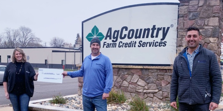 AgCountry's tweet photo. The AgCountry Giving &amp; Growing program was established to help support our local communities. Angie Svec &amp; Jim Palmer, of our Alexandria office, presented their combined Giving and Growing donation to Kris Chisholm, Executive Director of the Car Care Program. #GivingAndGrowing https://t.co/KA6Ayk4aTI