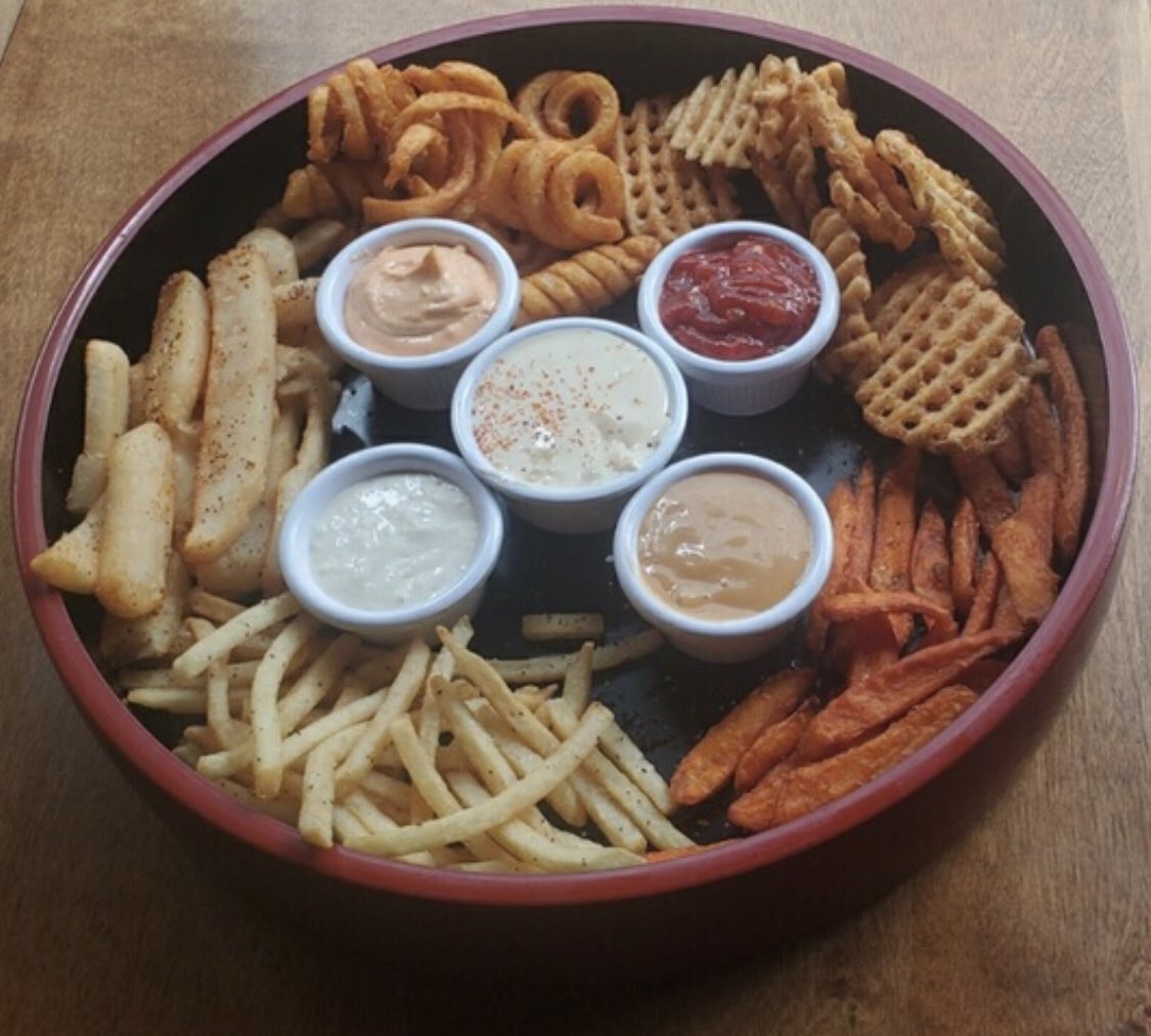 Bar101WV's tweet photo. ‼️Fish Friday‼️

Fish n chips w drink - $10
Cheeseburger w fries &amp; draft - $13
Fry platter for the table (NEW)

(304) 346-1101 or (304) 720-7874
https://t.co/suwBbvjeXG Grubhub DoorDash

Kitchen open till midnight 

#GottaEat #Bar101 #FishFriday https://t.co/EVaRcJK3oN