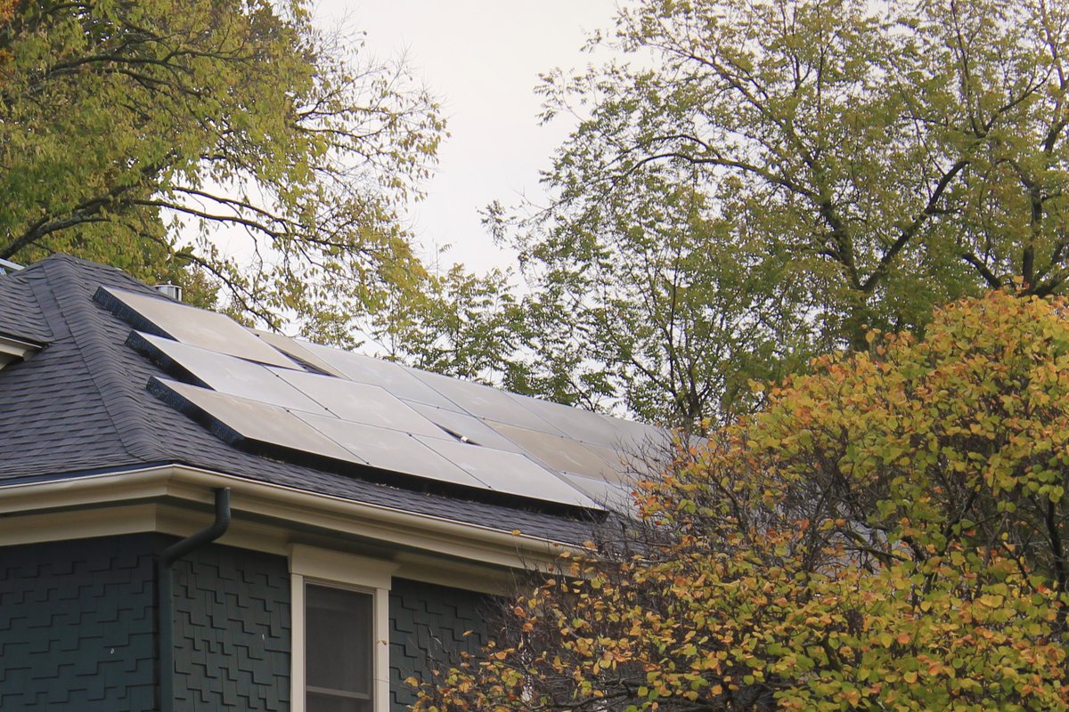 briangrimmett's tweet photo. Evergy released it's new plan for how to charge people with solar panels, after their previous price structure was ruled discriminatory by the Kansas Supreme Court.

But solar advocates say it's the same thing in a different wrapper.
 https://t.co/K45Zz8AV10 https://t.co/IcC7Dn7Fty