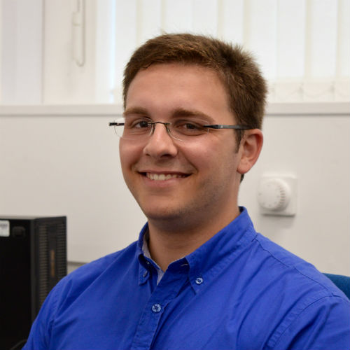 CMRI_Exeter's tweet photo. Congratulations to David Osuna Ruiz submitting his thesis "#Magnetisation dynamics and tuneable #GHz properties of unsaturated magnetic nanostructures", supervised by @alastairhibbins and Prof. Feodor Ogrin. Good luck with your postdoc here @UoE_Physics! https://t.co/Uu9nNxN5zE https://t.co/d9ee5Jot1L