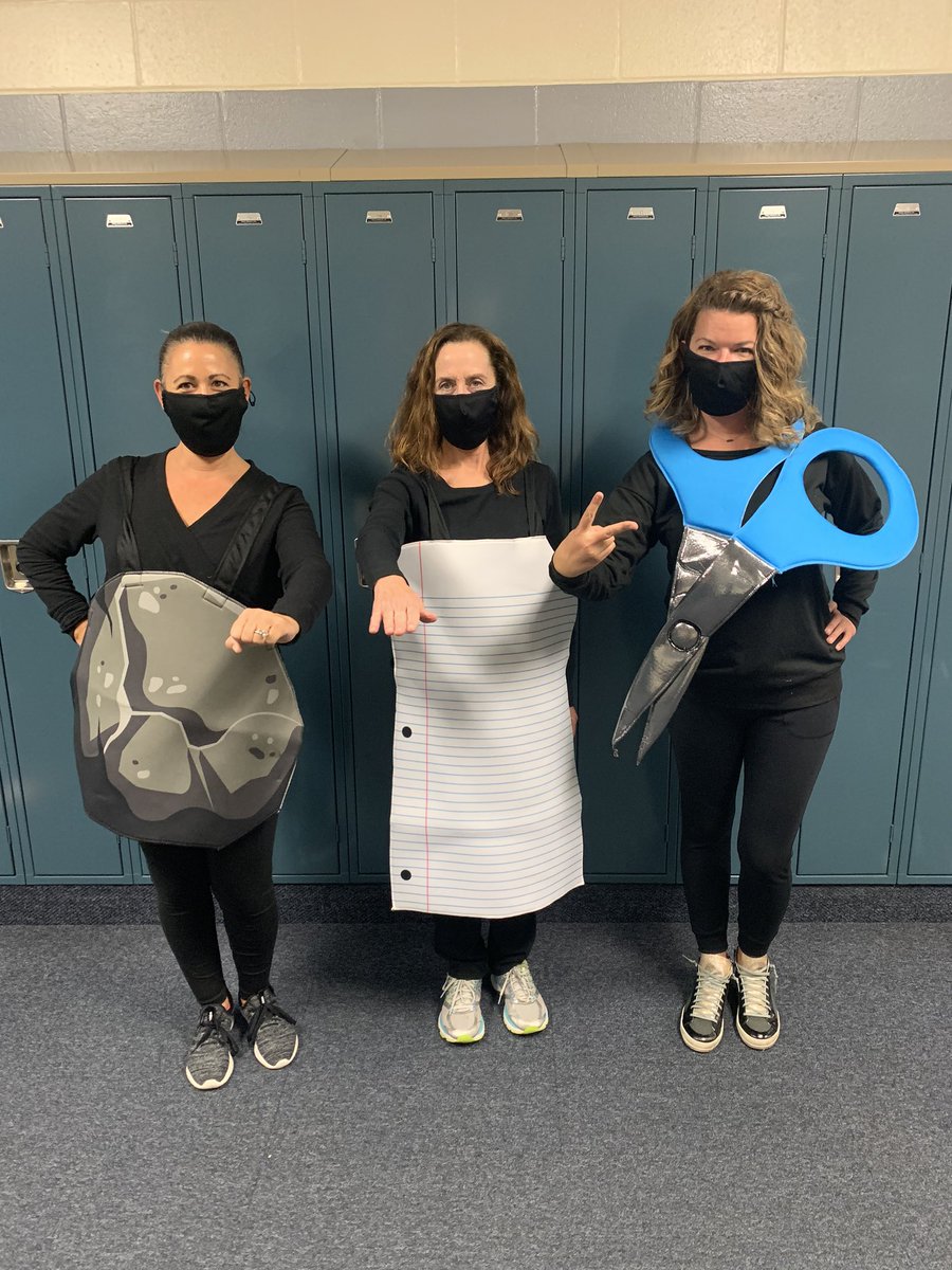 Halloween Fun HSN! Rock, Paper, Scissor! <a href="/ArmoryKnights/">The Knights' Armory</a> <a href="/JonDauber/">Jon Dauber</a> @MrsMegOBrien <a href="/cincottajessica/">Jessica Cincotta</a> <a href="/hsncheer/">WWP Knights Cheer</a>