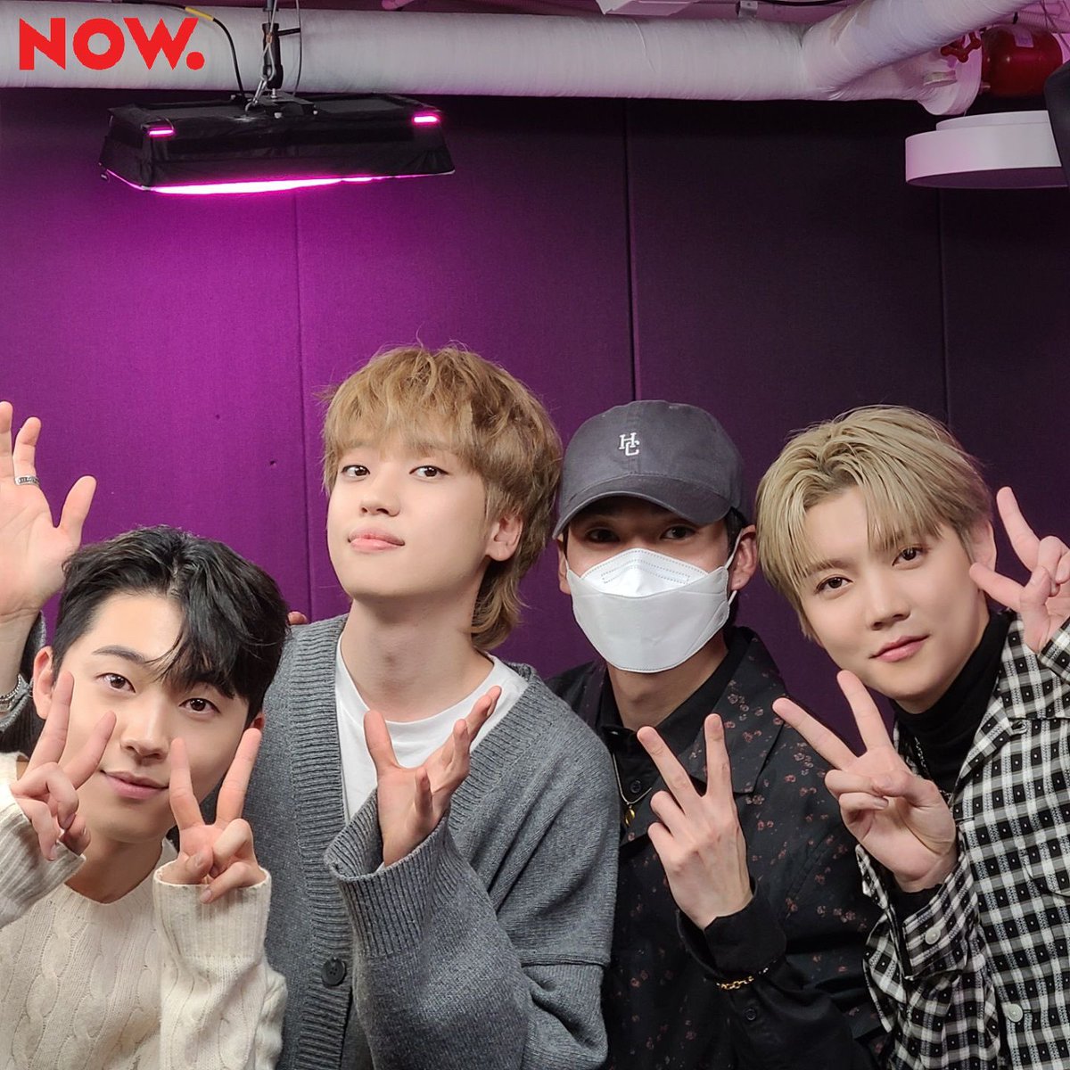 #뉴이스트 #아론 #렌 의 #투나잇 with #틴탑 #니엘 #창조 ✨ 이 만남,,, 짬에서 나오는 바이브가 다르시다! 틴탑은 틴탑 역시는 역시~~~!! 👏🏻 음악에 진지한 모습도 팬들과의 따뜻하지만 빵 터지는 통화도 즐거웠습니당💕 #NOW온에어