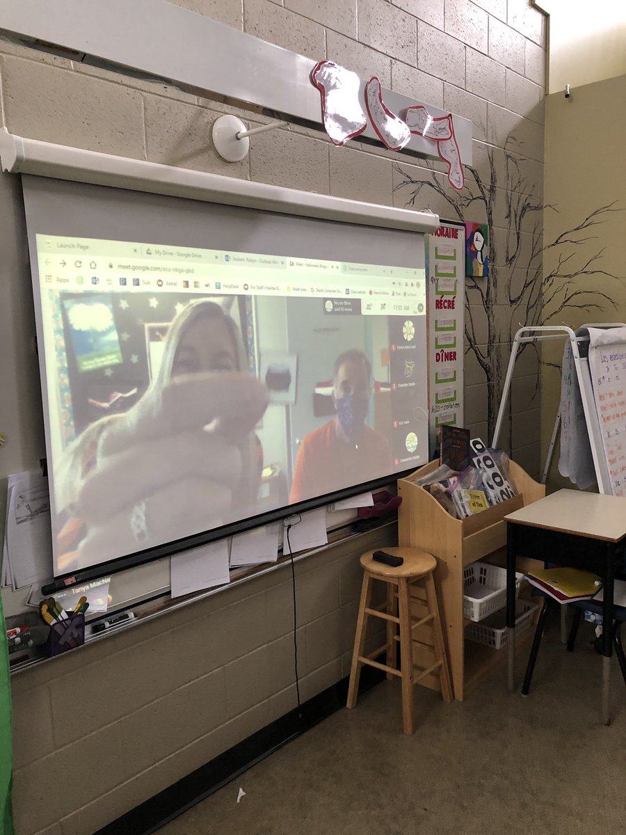 AdesElem's tweet image. School wide bingo today. Mr. MacDonald and Mrs MacNeil came prepared today. #HappyHalloween #UnderTheB #OrangeAndBlackDay