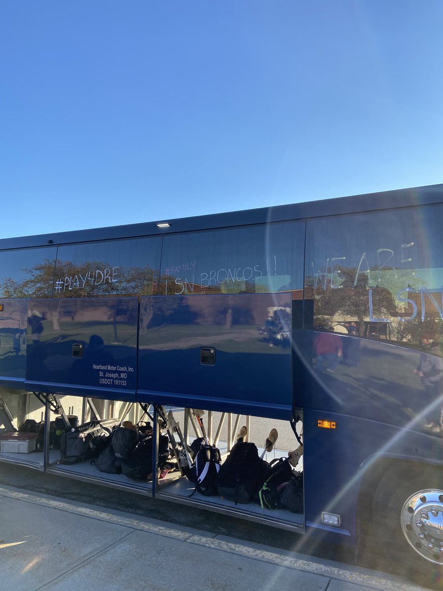 LSNsoftball's tweet photo. Bronco Softball  is officially #SpringfieldBound #StateChampionship #FAMILY        🚌 🥎☀️ https://t.co/dJs7WecxPl
