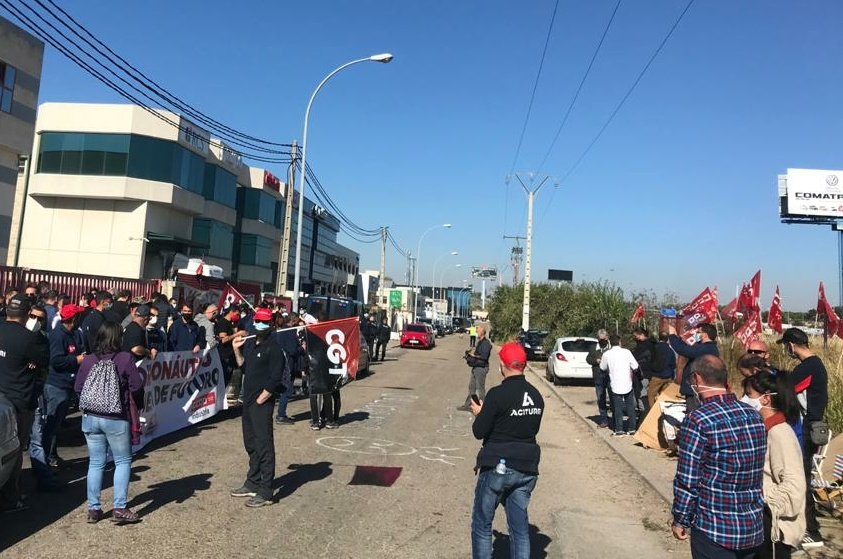 cgtzonasur's tweet photo. GETAFE | #Aciturri #Getafe en #HuelgaIndefinida

#AciturriNoSeCierra 

En defensa de los puestos de trabajo. 
Las contratas de #Airbus en lucha

@CGT @CGTMetalMadrid @cgtmetal @cgtgetafe https://t.co/l5vc4jGbil