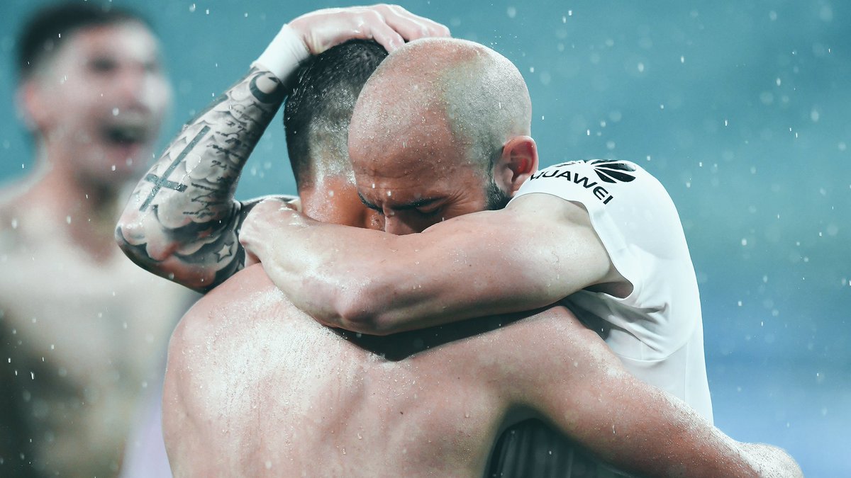 RiverPlate's tweet photo. Un partido de locos, una lluvia bendita y mucho en qué creer.

#UnDíaComoHoy 🔙 2018 https://t.co/ODIdSjsUZj