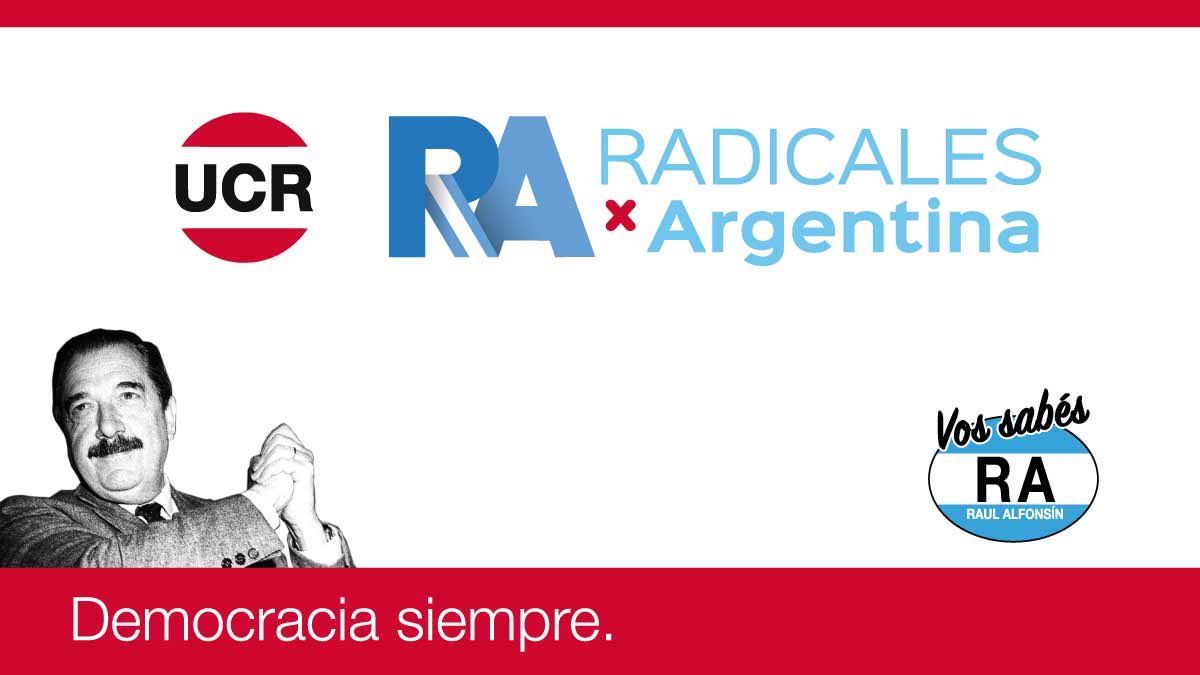 RadxArgComuna4's tweet photo. A 37 años de la recuperación de la democracia, con los mismos ideales para resolver los nuevos desafíos.
Somos Radicales x Argentina.
#radicalesxargentina #DiaDeLaRecuperacionDeLaDemocracia #Oct30  #37anosdeDemocracia  #UCR #adelanteradicales https://t.co/HyqBuUXgoW