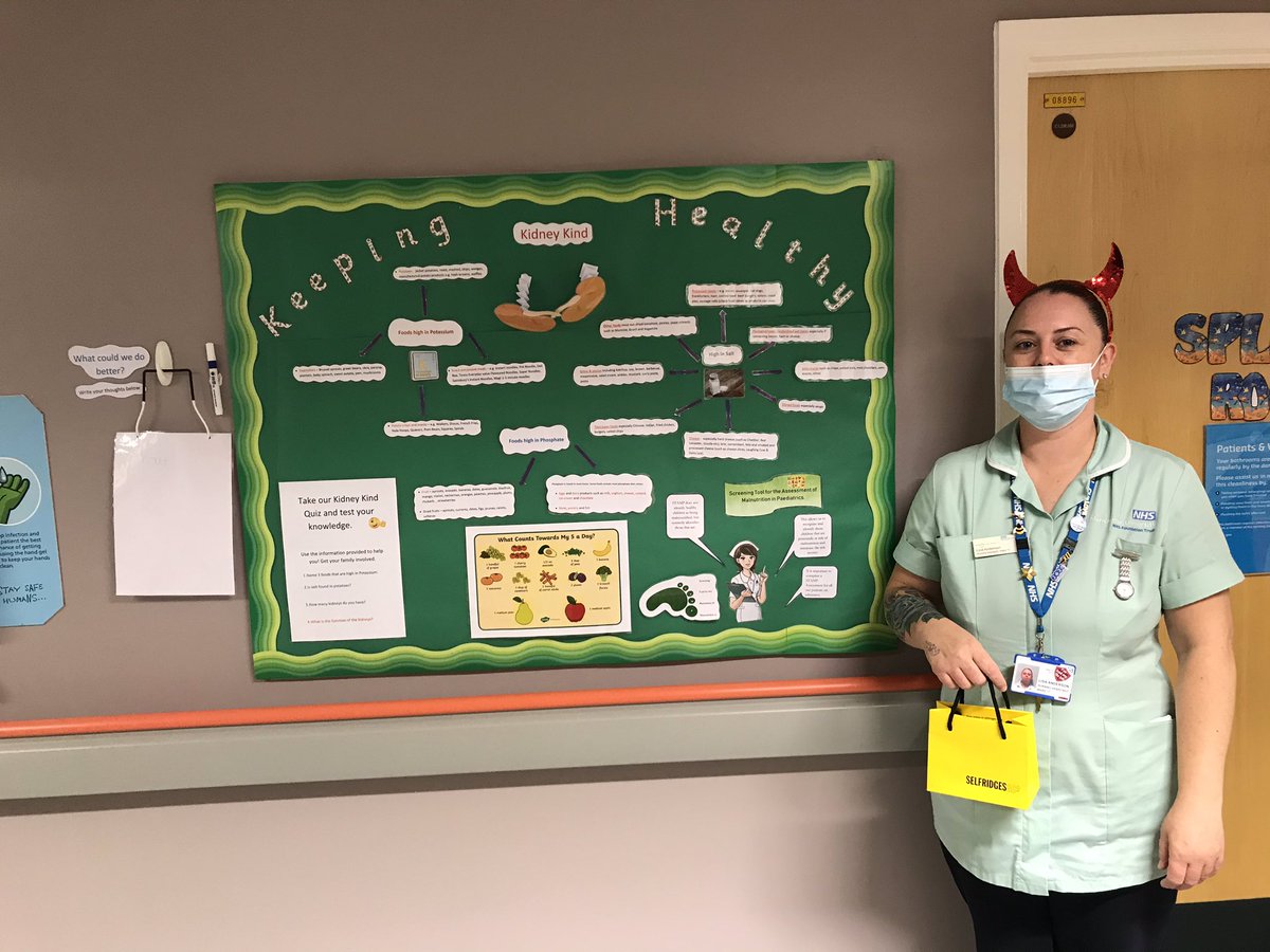 Our lovely new matron Charlotte came to judge our very competitive display board competition! Congratulations Lisa, Leah and Tracey creating a very informative board to help educate both patient and staff on renal diets 💚 #healthycompetition #renaldiets #teambuilding @RMCHosp