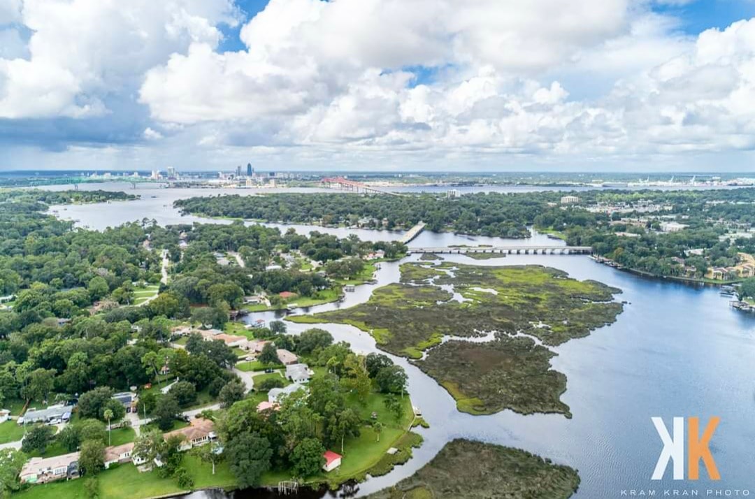 ScenicJax's tweet photo. A different view of Arlington: this Jacksonville community is known for mid-century architecture, @JacksonvilleU, and commercial strips . . . but it also has winding waterways, nature preserves and amazing US history. Do you know Arlington? 
#ilovejax 
#onlyinjax
#scenicspotlight https://t.co/LtlbBHmcXu