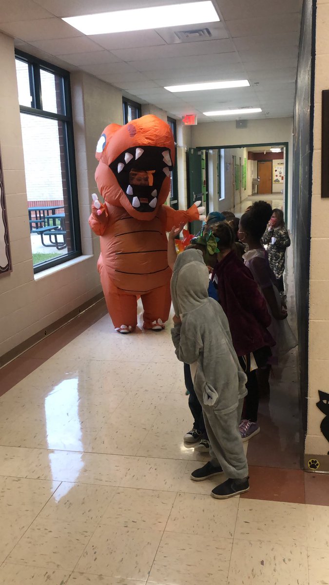 ⁦<a href="/TweetMeCES/">Charlotte Elementary School</a>⁩ book character day!  So many more pics to come!!! ⁦<a href="/DLWeeks83/">Danny L. Weeks, Ed.D.</a>⁩  ⁦@JulieW_CES⁩ ⁦<a href="/ErnestineAdams/">Ernestine Adams</a>⁩ ⁦<a href="/DCS_TN/">Dickson Co Schools</a>⁩