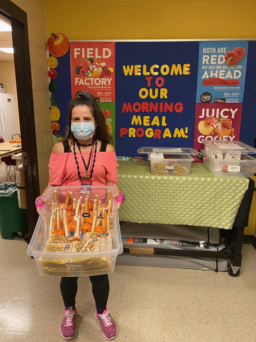 SaintPaulVICS's tweet photo. St.Paul VI grab and go Morning Meal Program rocks! @TCDSBdirector @TCDSB_JWujek @TCDSB @TrusteeDAmico https://t.co/45KeOU2pat