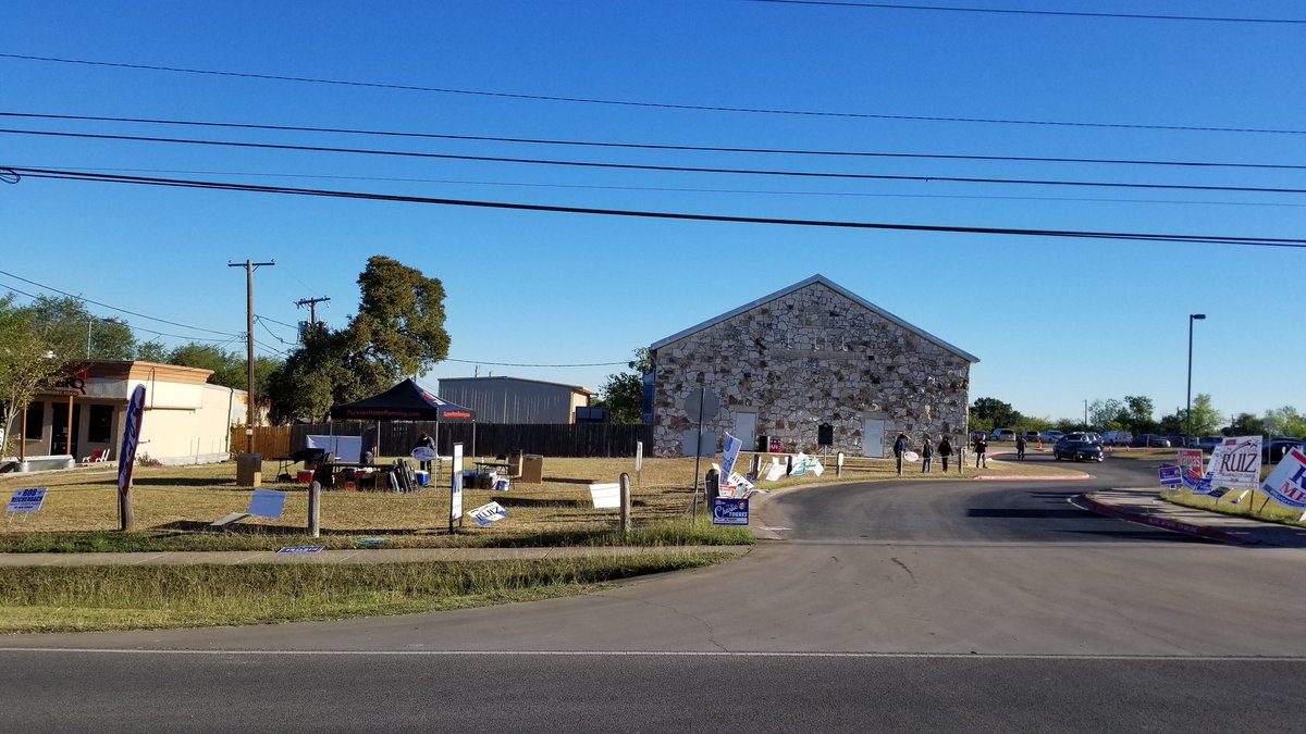 ashtonsterling's tweet photo. Day 18 (Oct 30) of early voting in Travis County. Last day! Let's go people. No line at all at 9:20 am. #EarlyVoting #earlyvotingtexas #traviscounty #vote2020 https://t.co/fiRyYEmfSt