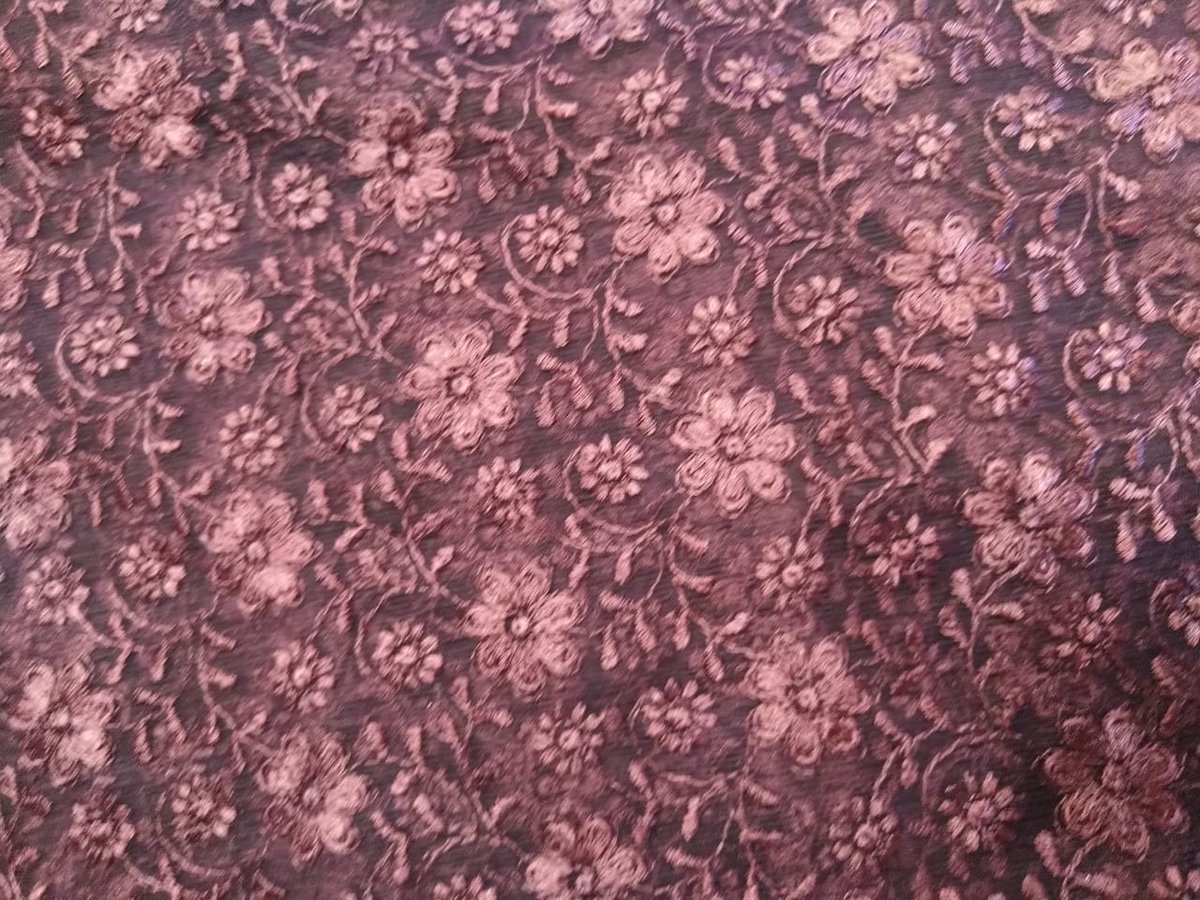 nayanika_m's tweet photo. Hey guys, I wanna sell off some floral desi fabrics this month. You can see all pics + quantities here:

https://t.co/gtG0oU42vq

13 kinds, on a Friday, right before Halloween! You might get a wickedly good deal 😋

DM to book! https://t.co/qKiEg57mwY