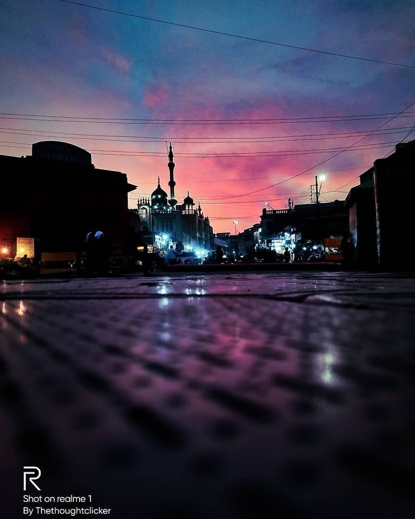 ❤️"The most beautiful sunsets are the ones we share 🌇"❤️
.
.
Credit - @thethoughtclicker
.
.

#indorenagari #indoriartist #indore #indorecity #indore_city #iloveindore #mp09 #apnamp09 #indorediaries #indoreunseen #Cloudporn #Skye #Singaporeskyline #Cloudzdelight #Nightlife #…