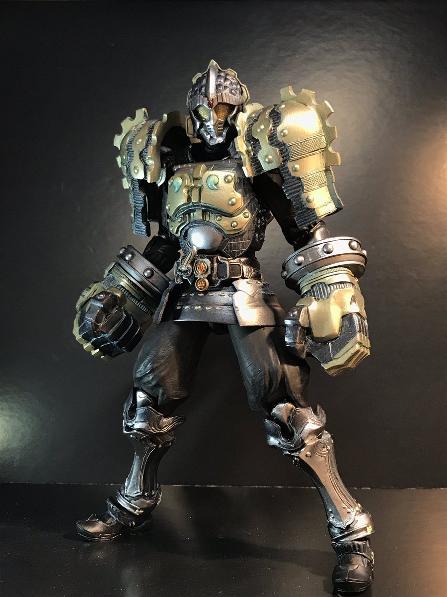 五島純 リクエストがありましたので 仮面ライダーナックルです すごい取り出しやすい所にあったので 所々の勾玉はこないだも書きましたが日本の古代の鎧 のイメージからですね T Co Fuevzep7 Twitter