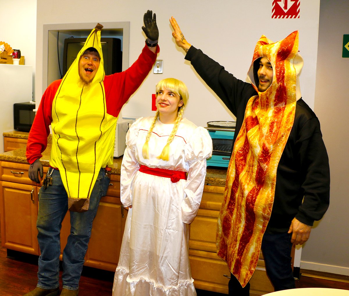 dsi_service's tweet image. We&apos;re bananas for Halloween! Looks like The Haunted Annabelle Doll is the one whose afraid of Sizzling Bacon and Bananas. #halloweencostume