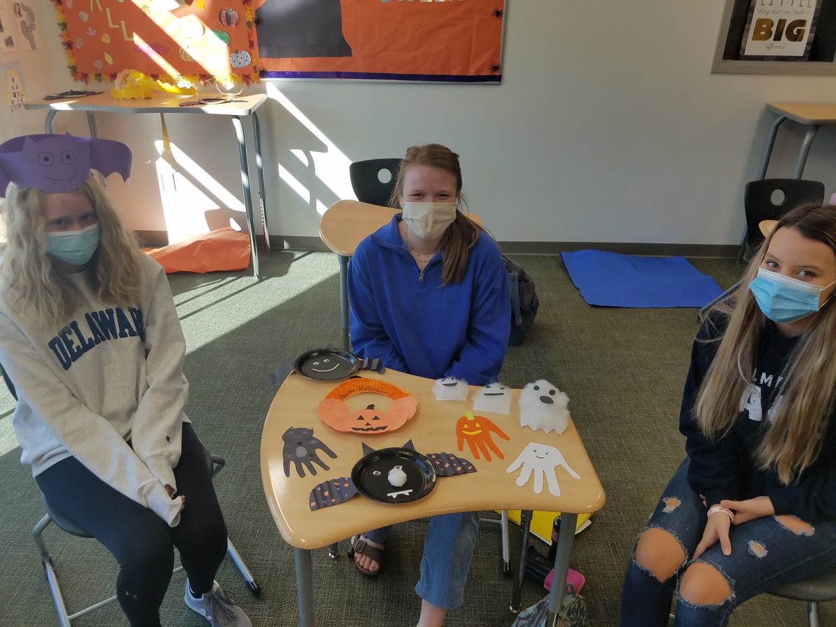 bauerfacs's tweet photo. Halloween craft fun in between trick or treating with the Pre-K #ecefun #lovemystudents @bauerfacs @FortMillSD https://t.co/Svq78MCuJh