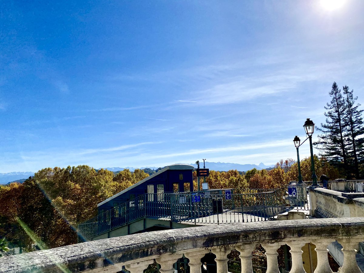 em_fogli's tweet photo. La nature magnifique avec ses couleurs d’automne 😍 &amp; les superbes Pyrénées #Pau #Paumaville #journéedautomne #avantleconfinementpartII https://t.co/JH33a2sLKM